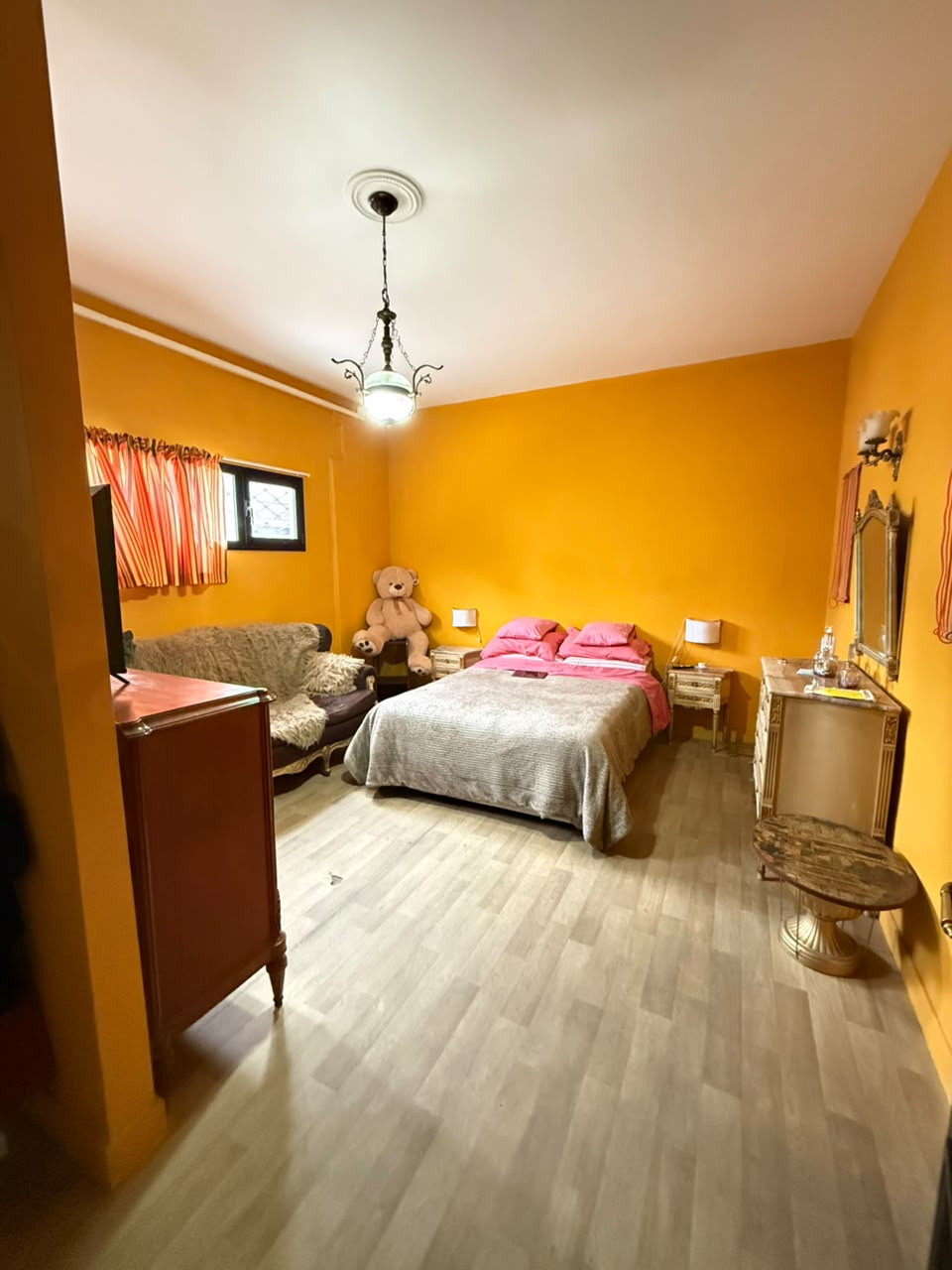 CASA C/ COCHERA, QUINCHO Y PARRILLA - LOTE PROPIO DE 10 X 14 MTS - DESARROLLADA EN PB Y 1° PISO, EXCELENTE UBICACIÓN, A PASOS DE LAS AV. NAZCA/BEIRO/SAN MARTÍN