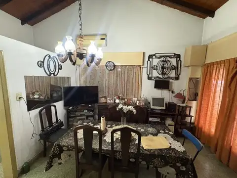 Casa Quinta con Pileta en Parque San Martin - Merlo