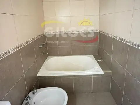 Oficina en Alquiler en Villa Sarmiento, $ 350.000