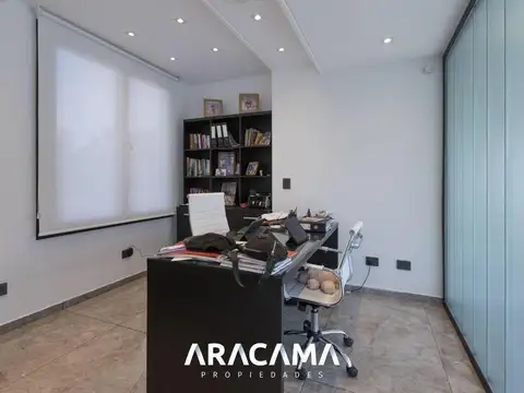 Casa en Venta con 4 cocheras