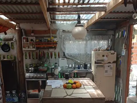 Casa 3 ambientes con 1 baño