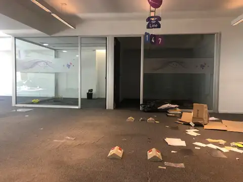 Oficina en Alquiler con 1 cochera