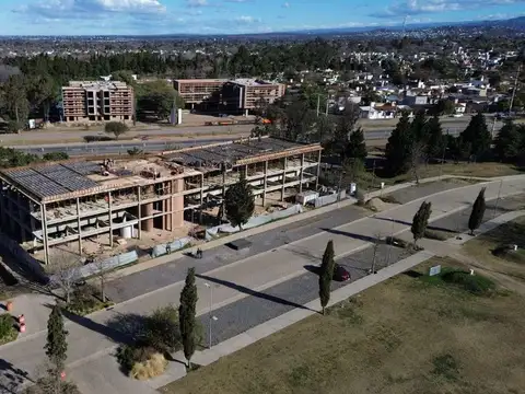 Exclusivo Local en Parque Comercial Villa Allende 