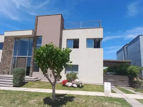 Casa en Alquiler de 4 dormitorios