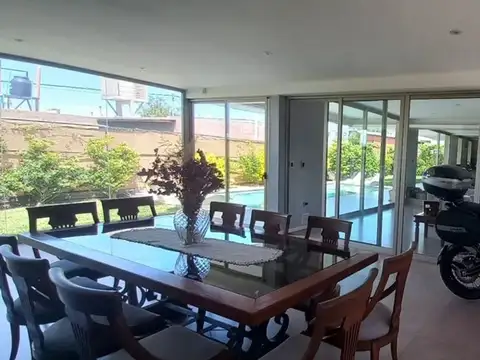 Casa 6 ambientes con 5 baños