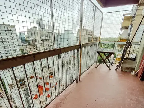 3 ambientes, frente con balcon, todo externo, apto profesional a 50 mts de Pza Italia