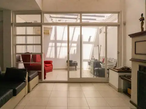 Casa en Venta con 3 cocheras