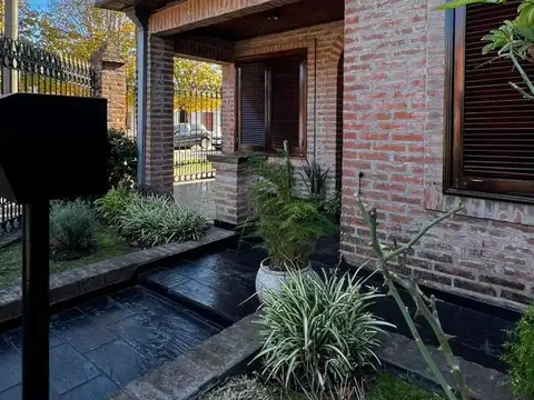 Casa 5 ambientes con 3 baños