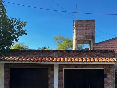 Casa en Venta con 2 cocheras