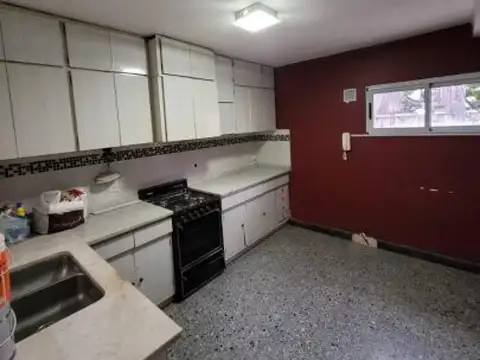 Casa en planta alta de 3 dormitorios - Pasco 1979