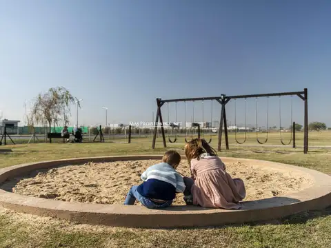 Venta Terreno / Lote a la Laguna en Las victorias Canning