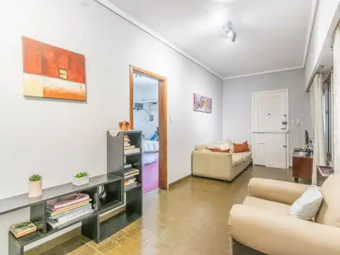 Pergamino 446 , Piso 0