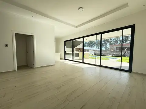 Casa 5 ambientes con 3 baños