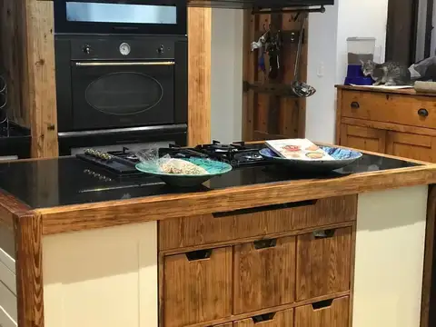 Casa 5 ambientes con 4 baños