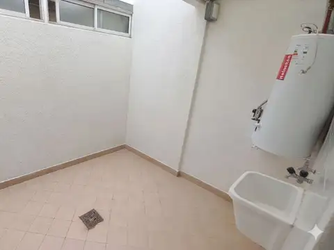 Casa en Alquiler con 1 cochera