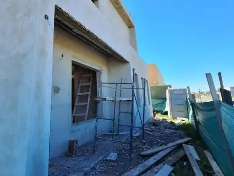 Rbs. Hermosa Casa En Barrio Santa Sofia