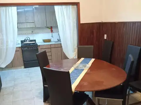 Casa 4amb en lote propio c/2 locales (Cotagaita 2200- Ramos)