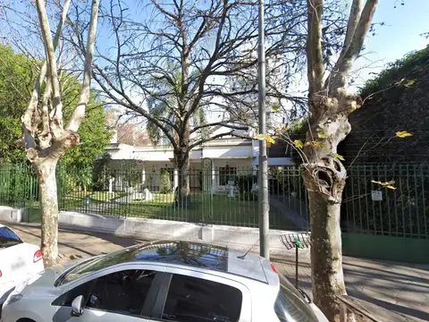 Casa con parque sobre lote 1000 m2