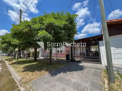 Venta casa 3 ambientes con cochera y patio en Villa Udaondo