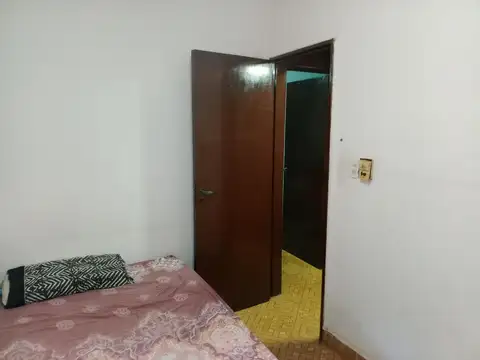 Casa 4 ambientes muy comoda + departamento en moreno