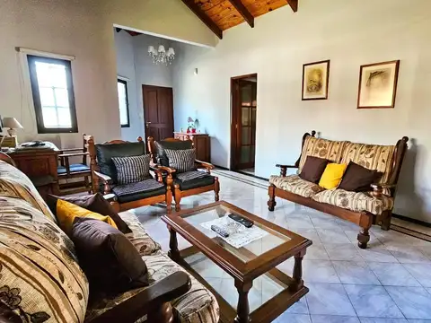 Casa 5 ambientes con 3 baños
