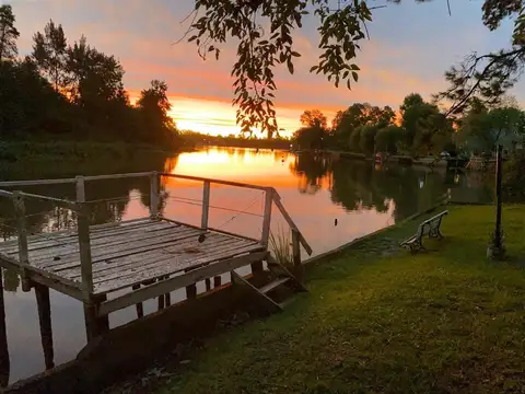 CASA EN VENTA BARRIO CUBE FRENTE AL LAGO