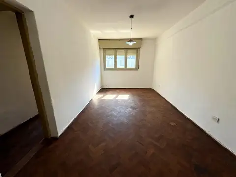 Pellegrini 619 , Piso 0