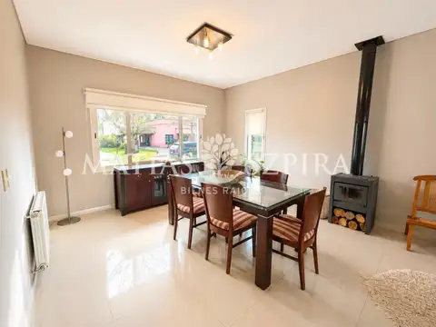 Casa en Alquiler con 2 cocheras