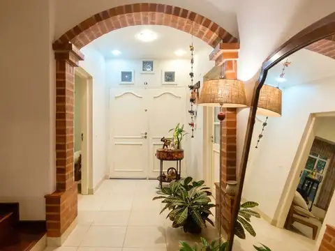 Casa en Venta en Barrio Exclusivo de Resistencia.-
