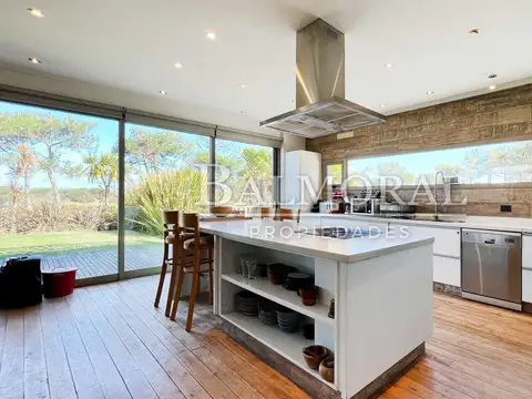 Casa 5 ambientes con 4 baños