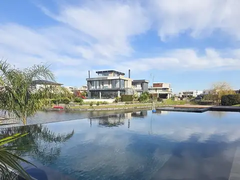 VENTA | CASA DE DISEÑO | NORDELTA | BARRIO VIRAZON | 8 AMBIENTES | A LA LAGUNA | PISCINA