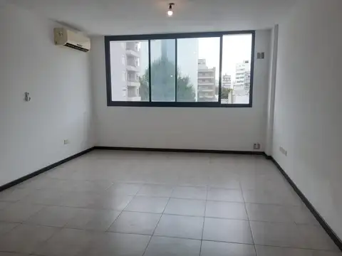 Av. 60 E/ 2 Y 3 300, Piso 4°