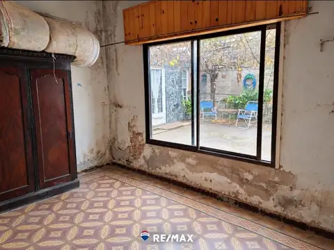 VENTA CASA A REFACCIONAR DE 2 HAB. MAS DPTO