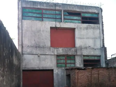 Depósito en Valentín Alsina de 520 m2 cub. aprox.