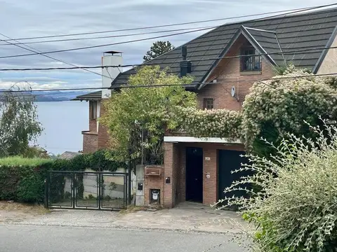 Casa de 5 dormitorios en venta Belgrano Bariloche - Increible vista al lago.