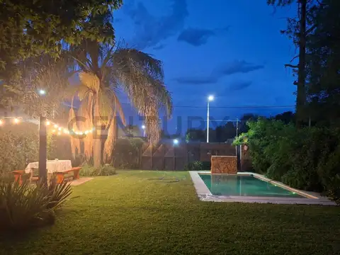 Casa 5 ambientes con 2 baños