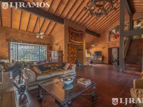 Casa en Venta con 2 cocheras