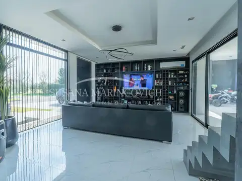 Casa 5 ambientes con 4 baños