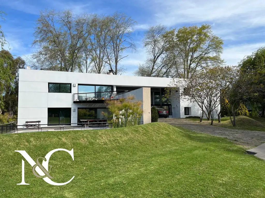 Casa en Venta en Abril Club De Campo - 4 dormitorios