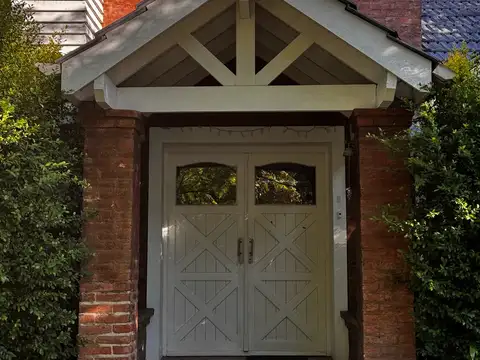 Casa 6 ambientes con 4 baños