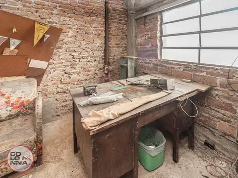 Venta  galpón doble altura c/ entrepiso, Ideal Inversor   2 viviendas a reciclar-Caseros