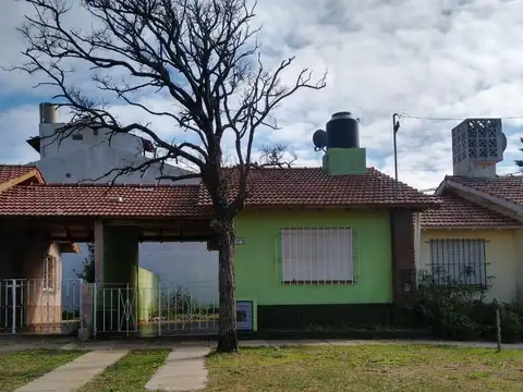 CASA EN LOTE PROPIO CON COCHERA Y PATIO OPORTUNIDAD