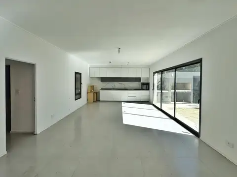 Casa 3 ambientes con 2 baños