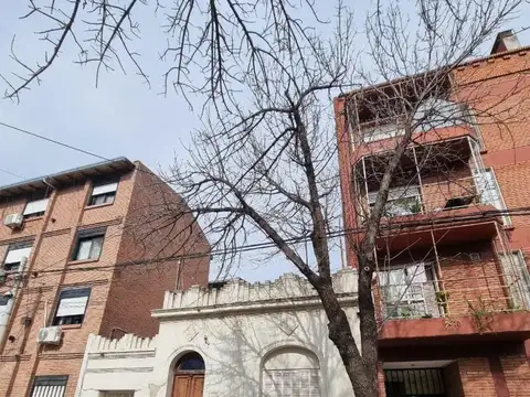 VENTA - Casa a reciclar, ideal para constructora - Barrio Abasto, Rosario.