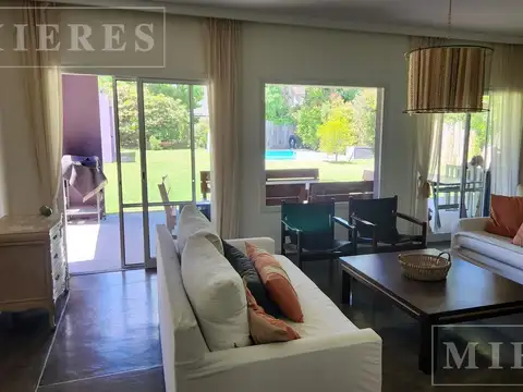 Casa en Alquiler Temporal con 2 cocheras