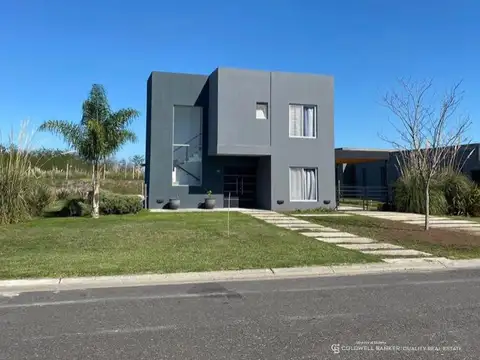 Casa en Venta de 4 ambientes en San Sebastian Apta Crédito