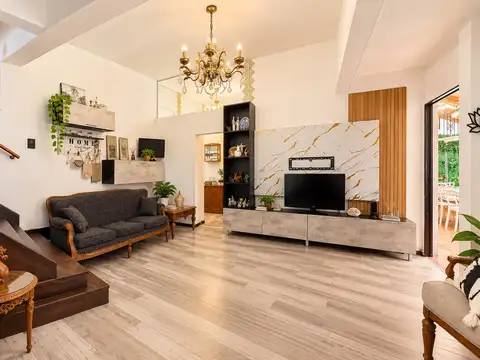 Casa en Venta con 2 cocheras