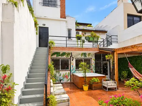 Casa 6 ambientes con 4 baños