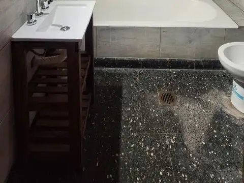 MUY LINDA CASA PARA USO VIVIENDA O USO COMERCIAL