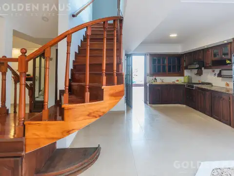 Casa 5 ambientes con 3 baños